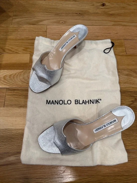 Manolo Blahnik Silver Scalloped Slide Mules - Picture 3 of 5